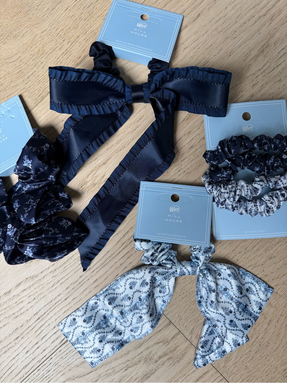Hillhouse Navy and White Bow Scrunchie Set